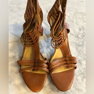 Women’s Bandolino Tan Strappy Sandals Shoes Heels w/ Zipper Detail Size 6M 6